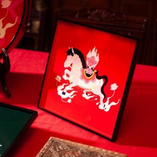 Khay sơn mài vuông ngựa nền đỏ KT 25.5cm